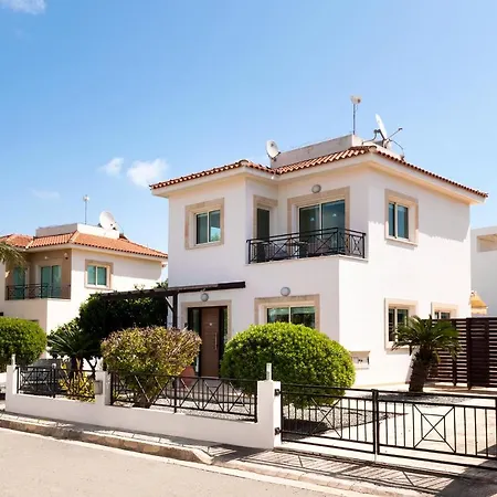 Carolina Villa *